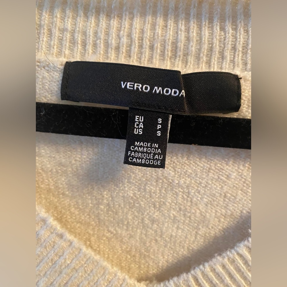 Vero Moda Sweater - Picture 3 of 5